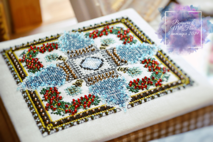 Работа Ольги Шаповаловой (@ole4ka_shapovalova) - Christmas tree mandala от Chatelaine Design